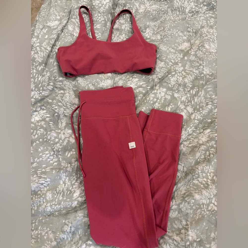 Vuori Daily Leggings and Sports Bra set